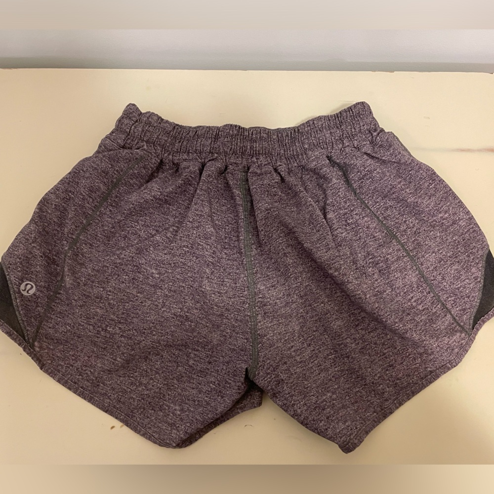 Lululemon, low rise, Hottie Hot shorts! Great condition! Size 4; 4 inches.